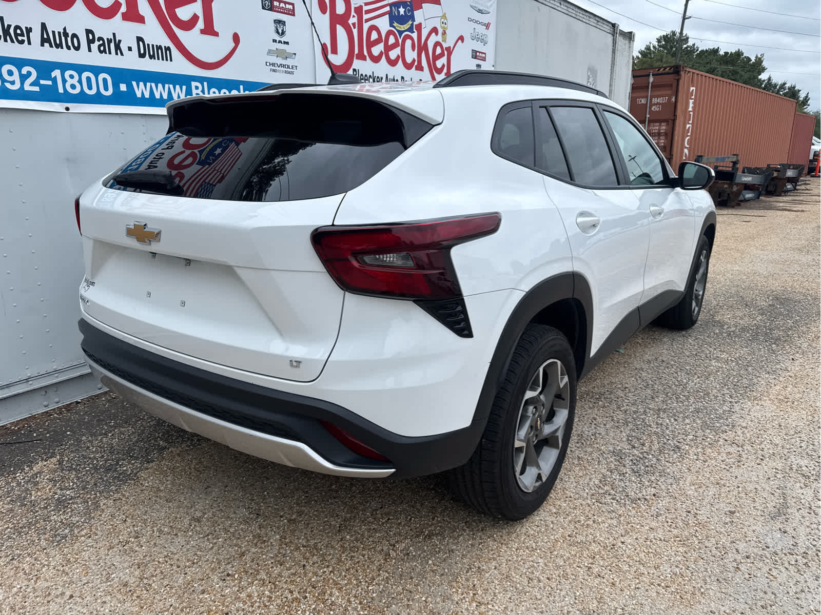 Used 2025 Chevrolet Trax LT FWD image 3