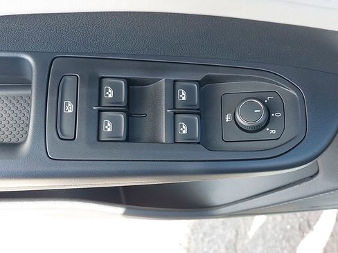 New 2026 Volkswagen Taos SE image 24