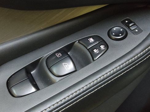 Used 2018 Nissan Murano SV image 27