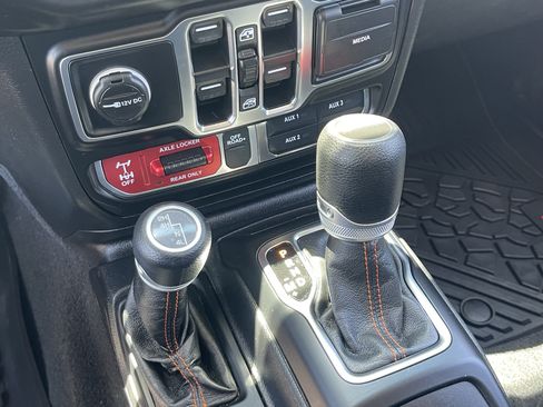 Used 2021 Jeep Gladiator Mojave AWD/4WD image 28