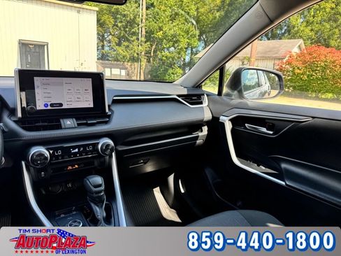 Used 2025 Toyota RAV4 XLE AWD/4WD image 36