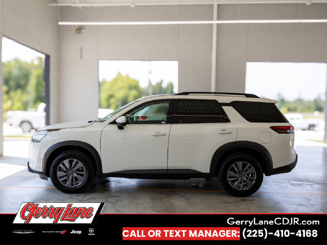 Used 2025 Nissan Pathfinder SV FWD image 4