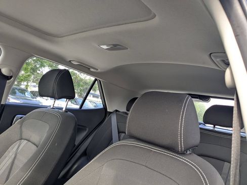 Used 2025 Hyundai Venue SEL FWD image 21