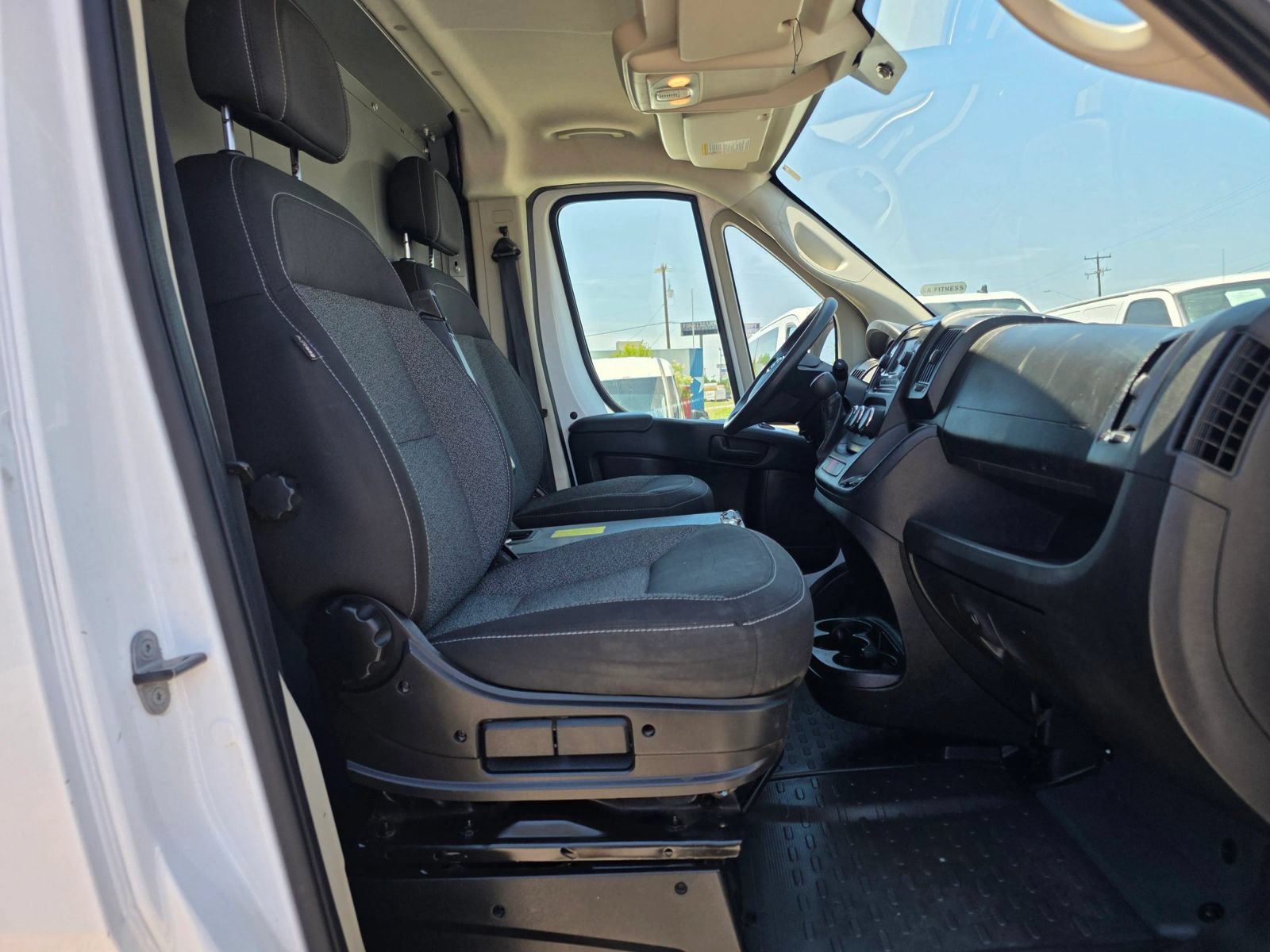 Used 2019 RAM ProMaster 2500 w/ Interior Convenience Group FWD image 9