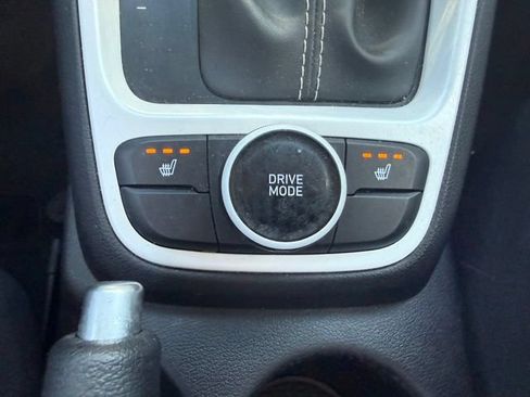 Used 2024 Hyundai Venue Limited FWD image 27