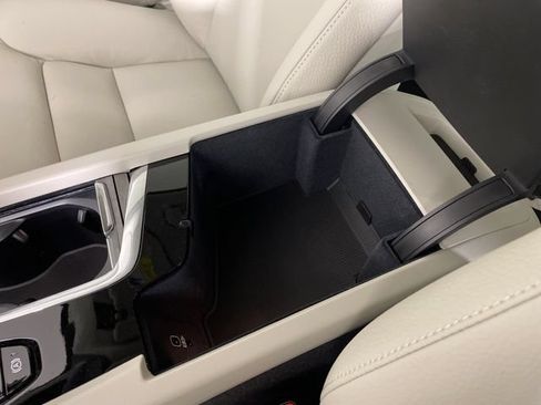 Certified 2025 Volvo XC60 T8 Plus w/ Protection Package Premier AWD/4WD image 29