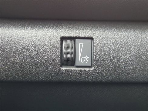 Used 2023 Chevrolet Colorado LT w/ LT Convenience Package II image 18