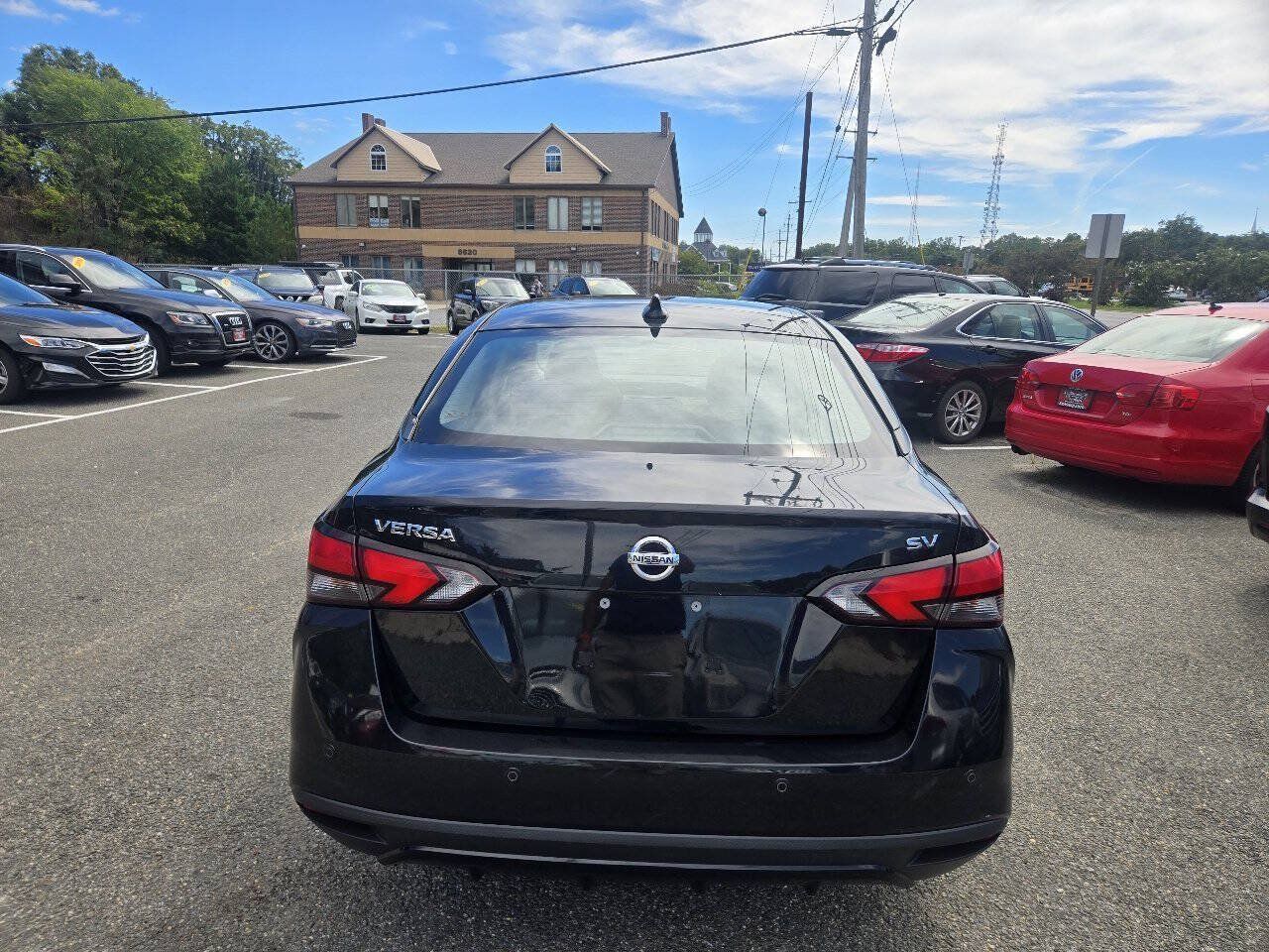 Used 2021 Nissan Versa SV FWD image 8