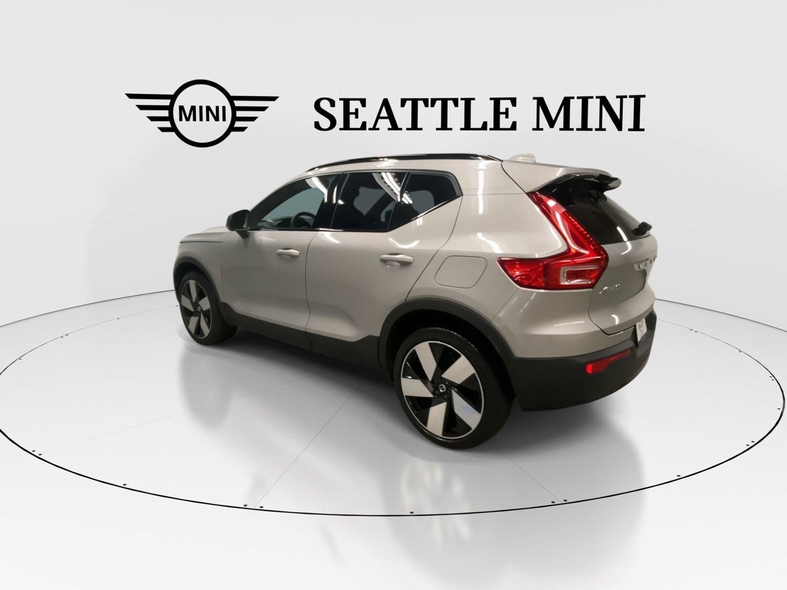 Used 2023 Volvo XC40 Recharge Ultimate w/ Protection Package Premier AWD/4WD image 8