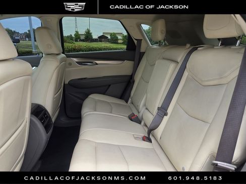 Used 2017 Cadillac XT5 Premium Luxury w/ Driver Assist Package FWD image 11