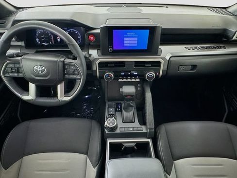 Certified 2025 Toyota Tacoma TRD Off-Road AWD/4WD image 23