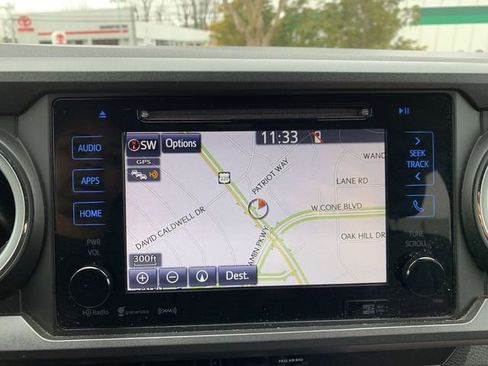 Used 2018 Toyota Tacoma TRD Sport image 23