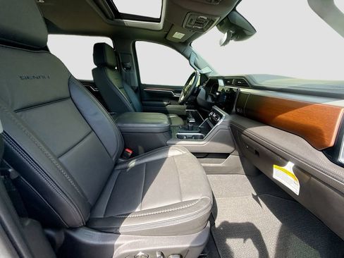 Used 2025 GMC Sierra 1500 Denali w/ Technology Package AWD/4WD image 29