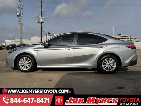 Used 2026 Toyota Camry LE image 6
