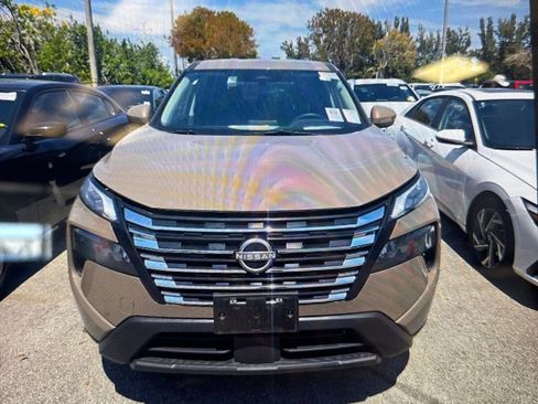 Used 2025 Nissan Rogue SV image 15