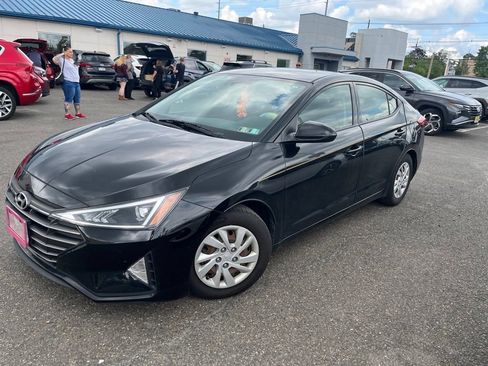 Used 2020 Hyundai Elantra SE w/ Cargo Package (C1) FWD image 2