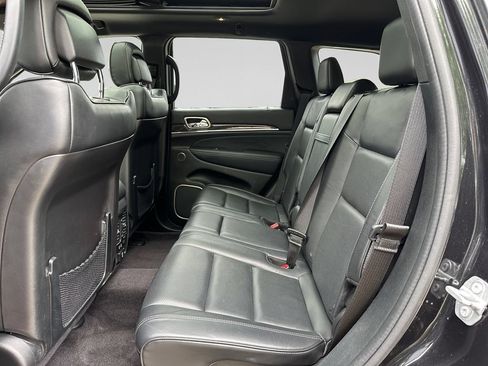 Used 2016 Jeep Grand Cherokee Overland w/ Advanced Technology Group AWD/4WD image 11