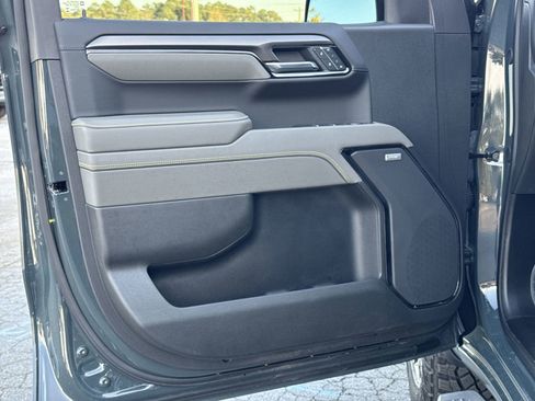 Used 2025 Chevrolet Silverado 1500 ZR2 w/ Technology Package image 14