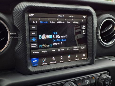 Used 2022 Jeep Wrangler Unlimited Sahara w/ LED Lighting Group AWD/4WD image 7