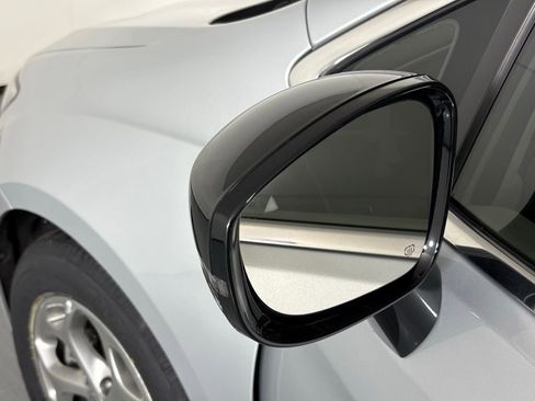 Used 2024 Chrysler Pacifica Limited image 14