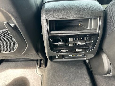 Used 2025 Jeep Grand Cherokee Altitude image 22