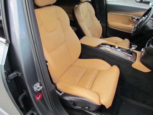 Used 2017 Volvo XC90 T6 Inscription w/ Vision Package image 19