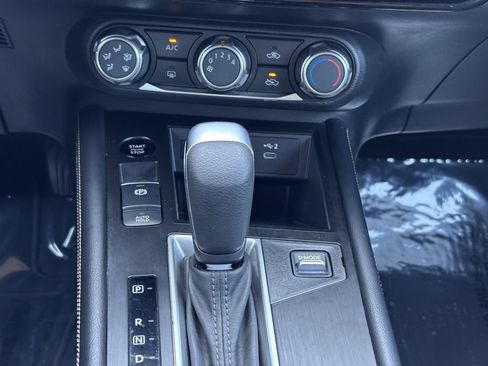 Used 2025 Nissan Kicks SV AWD/4WD image 19