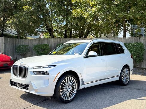 Used 2023 BMW X7 xDrive40i image 2