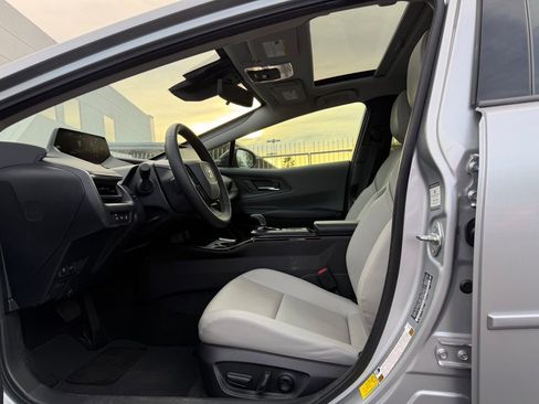 Used 2024 Toyota Prius Limited w/ Limited Premium Package image 5