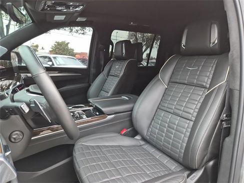 Certified 2025 Cadillac Escalade ESV Sport Platinum image 17