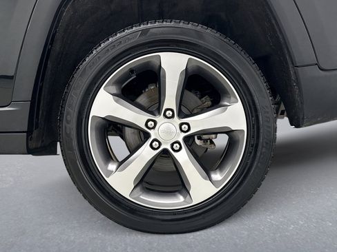 Used 2023 Jeep Grand Cherokee Limited w/ Luxury Tech Group II image 28