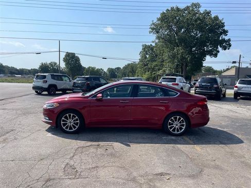 Used 2017 Ford Fusion SE w/ Fusion SE Technology Package FWD image 8