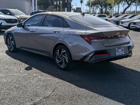 Certified 2025 Hyundai Elantra Limited image 4
