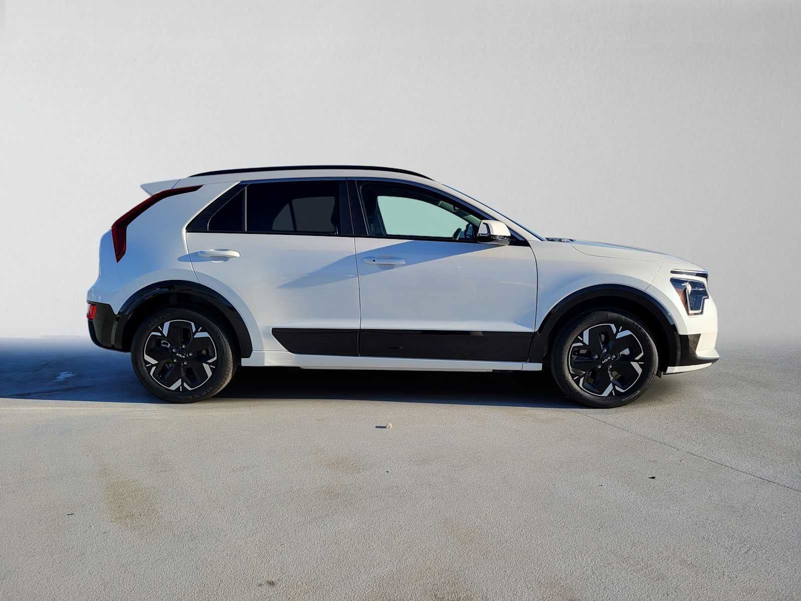 Used 2026 Kia Niro Wind FWD image 2