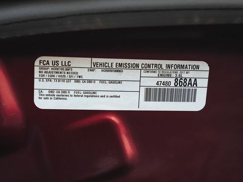 Used 2017 Jeep Grand Cherokee Laredo image 32