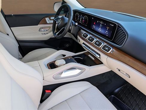 Used 2025 Mercedes-Benz GLE 350 4MATIC image 29