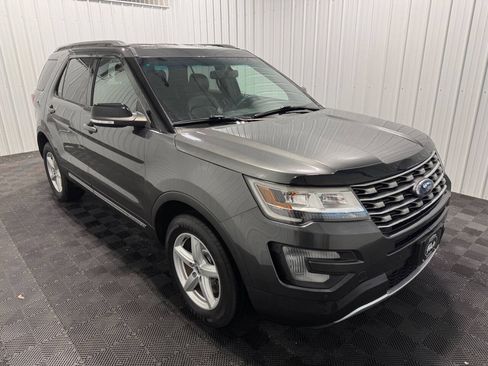 Used 2017 Ford Explorer XLT w/ XLT Technology Feature Bundle AWD/4WD image 2