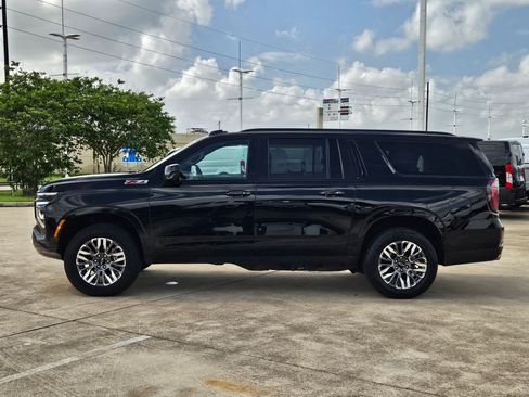 Used 2025 Chevrolet Suburban Z71 AWD/4WD image 9