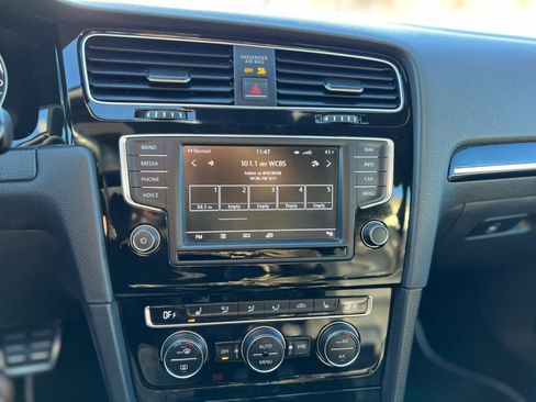 Used 2016 Volkswagen Golf 4-Door image 17