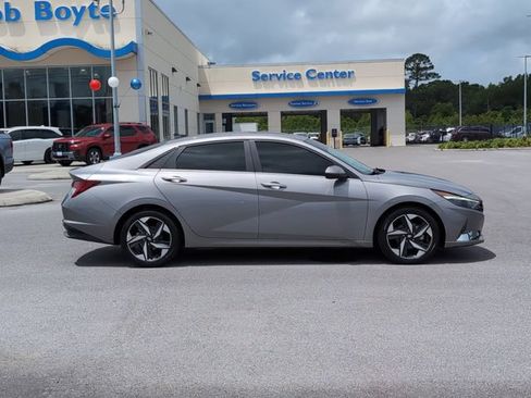 Used 2023 Hyundai Elantra Limited FWD image 2