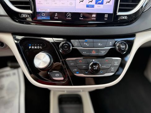 Certified 2023 Chrysler Pacifica Touring-L FWD image 21