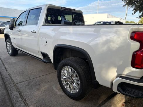 Used 2022 Chevrolet Silverado 2500 High Country w/ Safety Package II AWD/4WD image 3