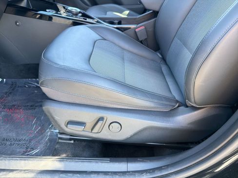 Used 2023 Kia Niro EX w/ EX Cold Weather Package image 13