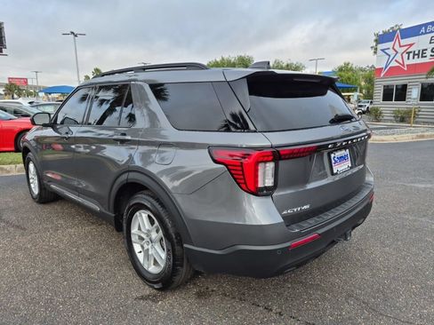 Used 2025 Ford Explorer Active RWD image 3