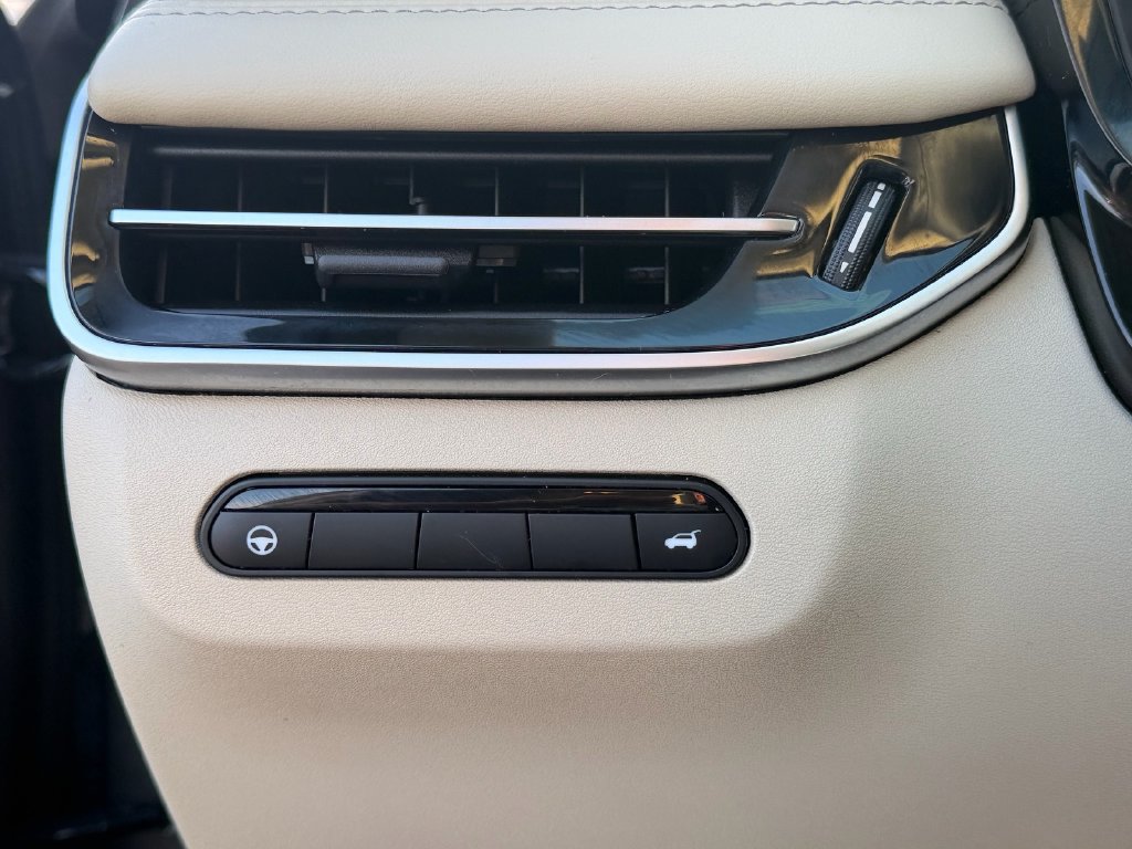 Used 2023 INFINITI QX60 Luxe w/ Performance Audio Package FWD image 28