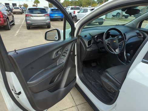 Used 2019 Chevrolet Trax LT w/ LT Convenience Package AWD/4WD image 6
