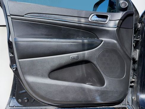 Used 2018 Jeep Grand Cherokee Limited image 22