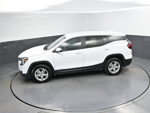 Used 2024 GMC Terrain SLE AWD/4WD image 27