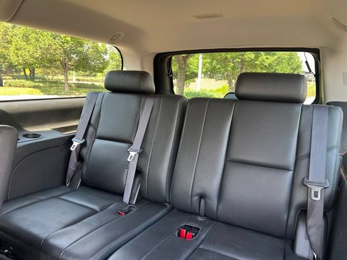Used 2012 Cadillac Escalade ESV Luxury AWD/4WD image 19