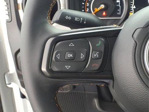 Used 2024 Jeep Gladiator Sport image 15